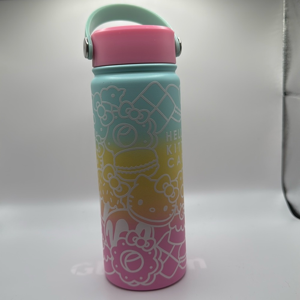 Hello Kitty Cafe: Exclusive Thermal Bottle 18 Oz